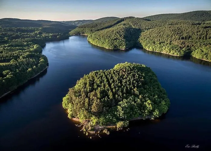 Le Chalet Du Lac De Chaumecon Au Coeur Du Morvan